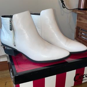 NEW W BOX Sam Edelman White Booties